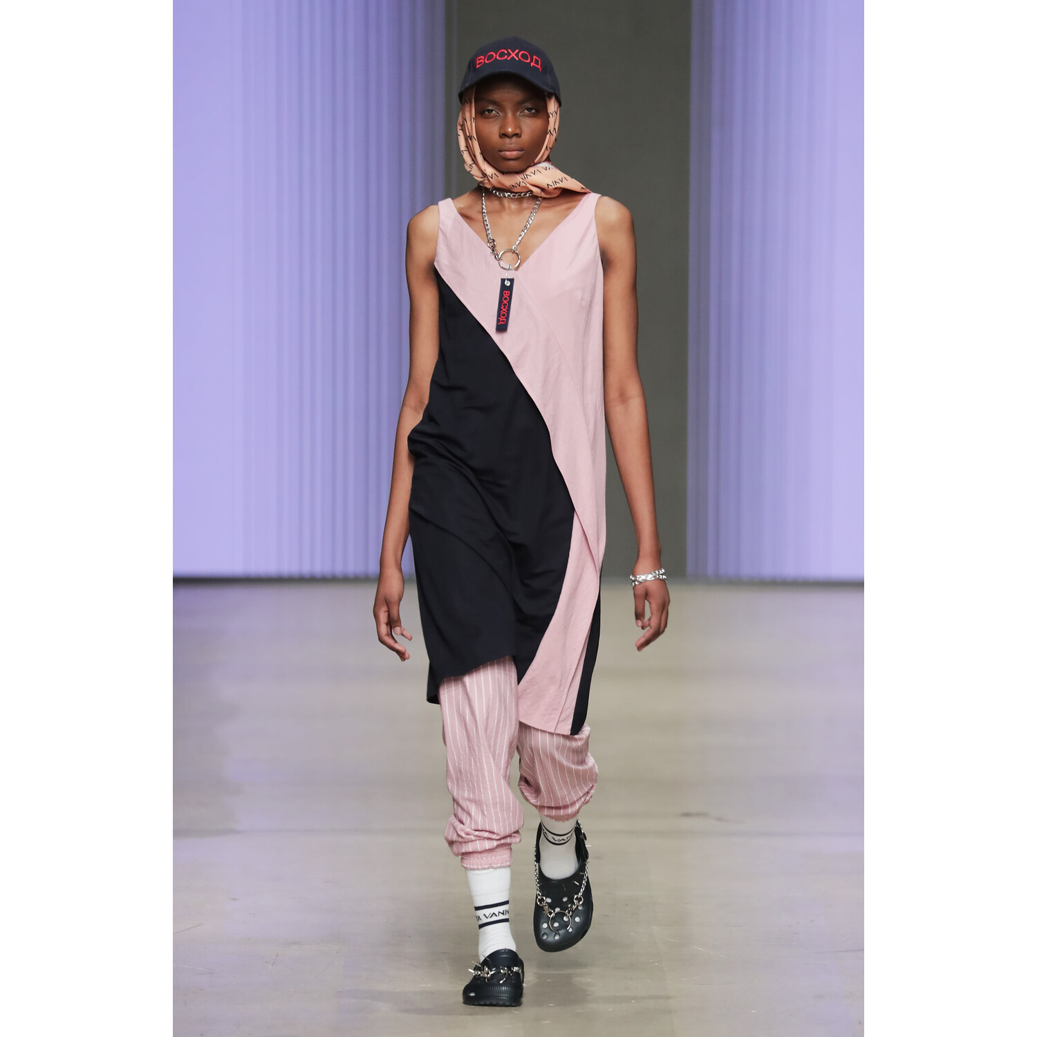 Фото Vanya Vanin Spring 2019 Ready-to-Wear / Ваня Ванин весна-лето 2019 / Неделя моды: Москва
